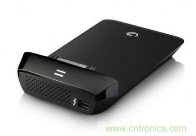 Thunderbolt高速傳輸接口可轉換成SATA接口，連接2.5寸硬盤產品