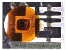 圖2：對于車用級R2Coupler產品如ACPL-M43T光電耦合器，Avago使用雙線強化關鍵功能連接