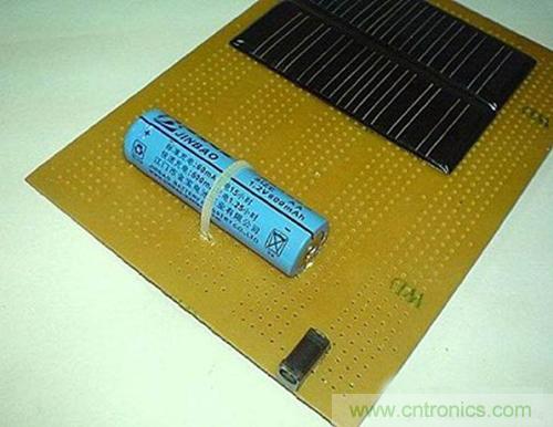 微型太陽能供電板DIY，給手電筒收音機(jī)供電