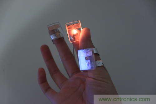 LED多點(diǎn)觸控手套DIY：把各部分焊接起來，測(cè)試