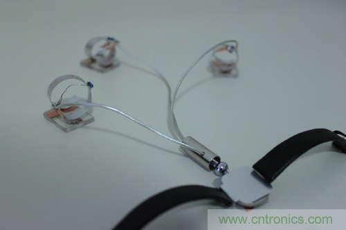 LED多點(diǎn)觸控手套DIY：把各部分焊接起來，測(cè)試