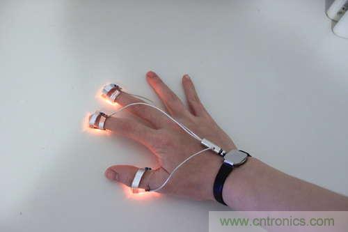 LED多點(diǎn)觸控手套DIY：把各部分焊接起來，測(cè)試