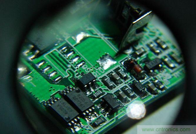 圖文并茂！移動(dòng)電源升壓效率大檢測