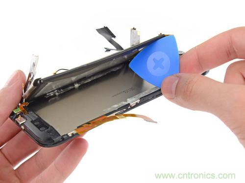 牛人強拆！新HTC One(M8)真機精密做工難修理