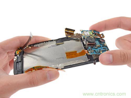 牛人強拆！新HTC One(M8)真機精密做工難修理