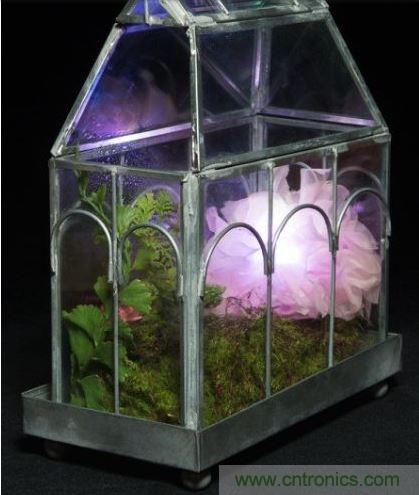 當傳感器讀到的數值低于閾值，則LED會閃爍紅光