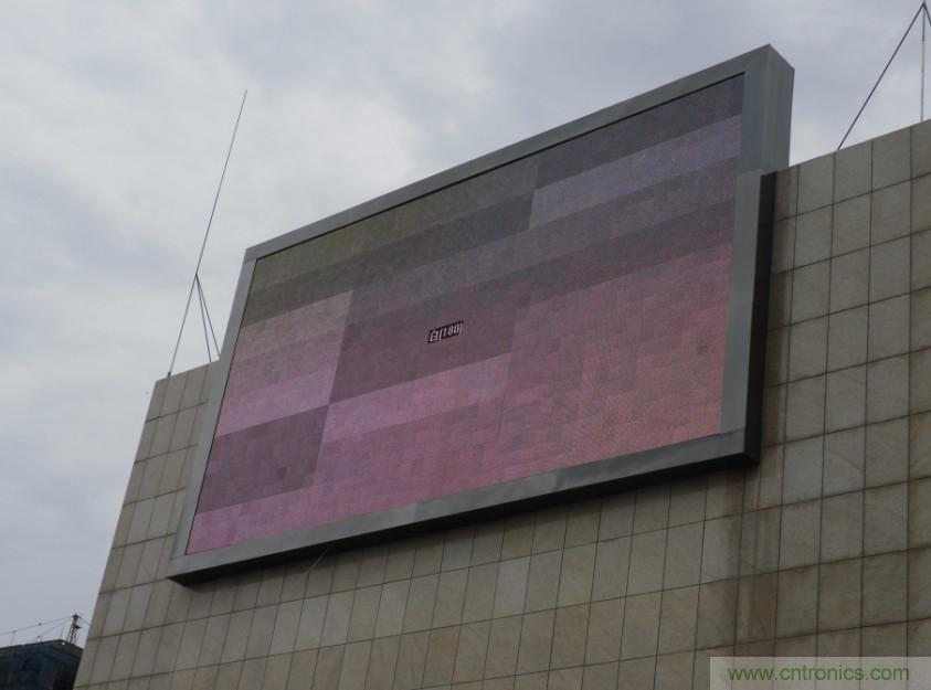 LED顯示屏突然黑屏，什么原因？如何應(yīng)對(duì)？