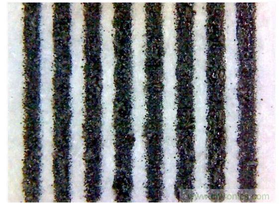 施樂(Xerox) Workcentre 5775(5mil的線寬和間距&mdash;&mdash;顯微鏡圖像)。這是一張好得多的打印圖