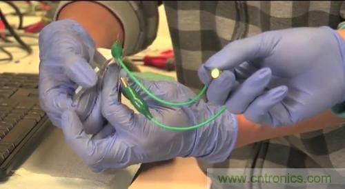 就是這么任性!柔性電池僅需1秒就充電完畢?