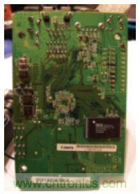 圖3：WPS54G打印服務(wù)器電路板背面。