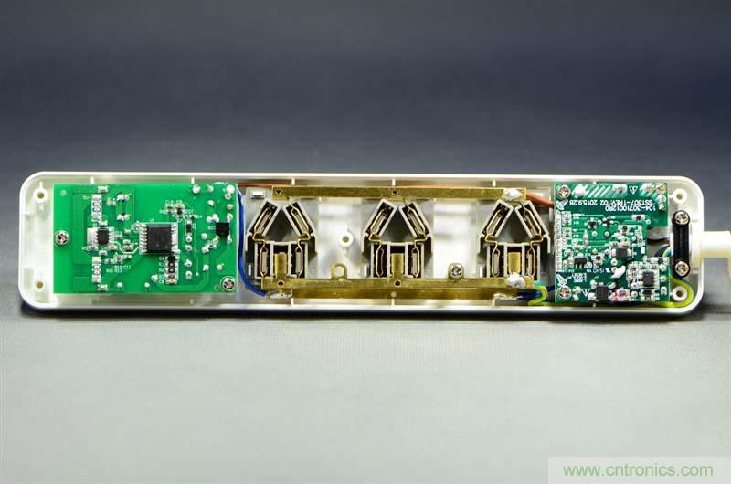 航嘉智能插線板拆解評測：看老牌機(jī)電如何&rdquo;秒殺&ldquo;后起之秀