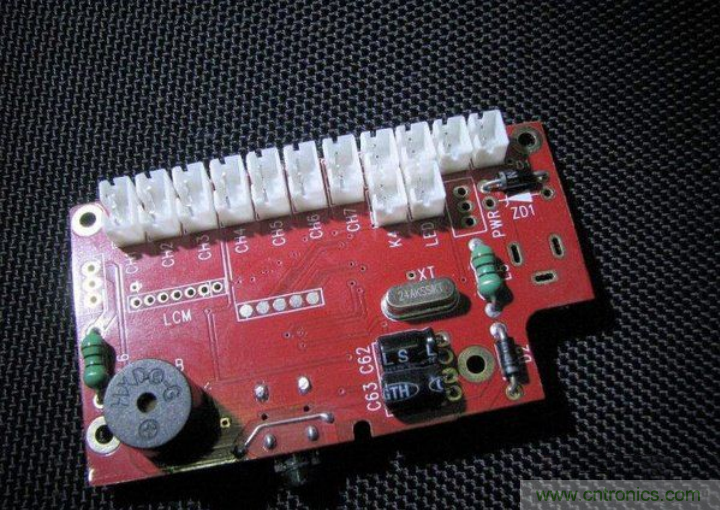 無人機 DIY 制作全過程，酷得不要不要的！