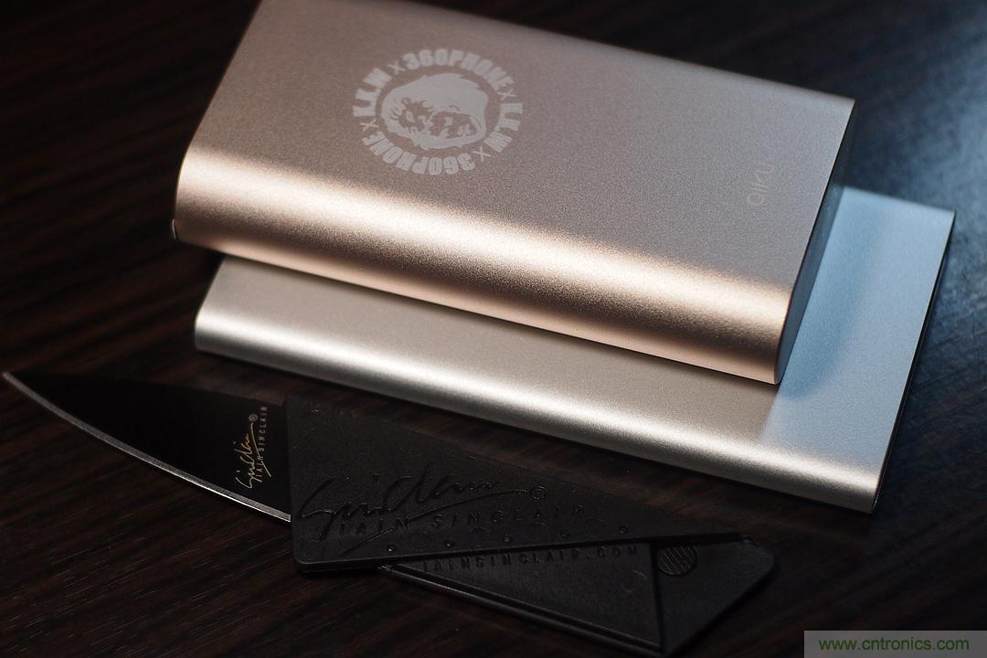 移動電源也玩雙引擎？快到你想象不到