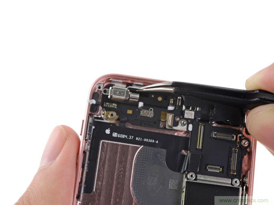 有什么地方沒有變？iPhone SE真機拆解