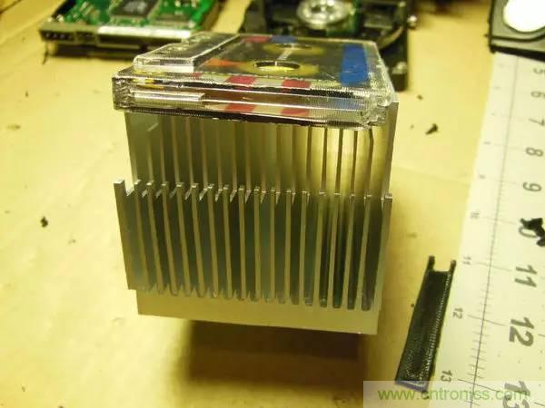 廢舊收音機如何變身成酷炫機器人？