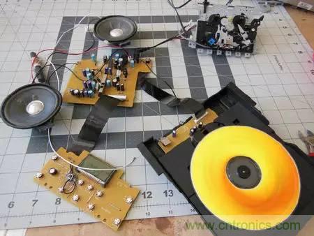 廢舊收音機如何變身成酷炫機器人？