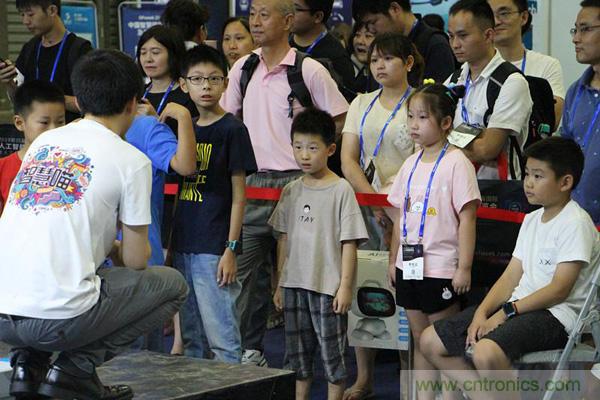 WAIE大戰(zhàn)&ldquo;利奇馬&rdquo;，3萬真粉如約駕臨&ldquo;WAIE 2019第四屆上海國際人工智能展覽會&rdquo;