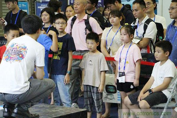 明年再見！&ldquo;WAIE 2019第四屆上海國際人工智能展覽會暨人工智能產業大會&rdquo;完美落幕！
