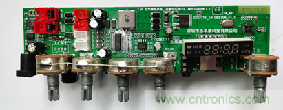 戶外藍牙音箱如何在兩節(jié)鋰電池7.4V輸出相當鉛酸電池12V供電的功率？